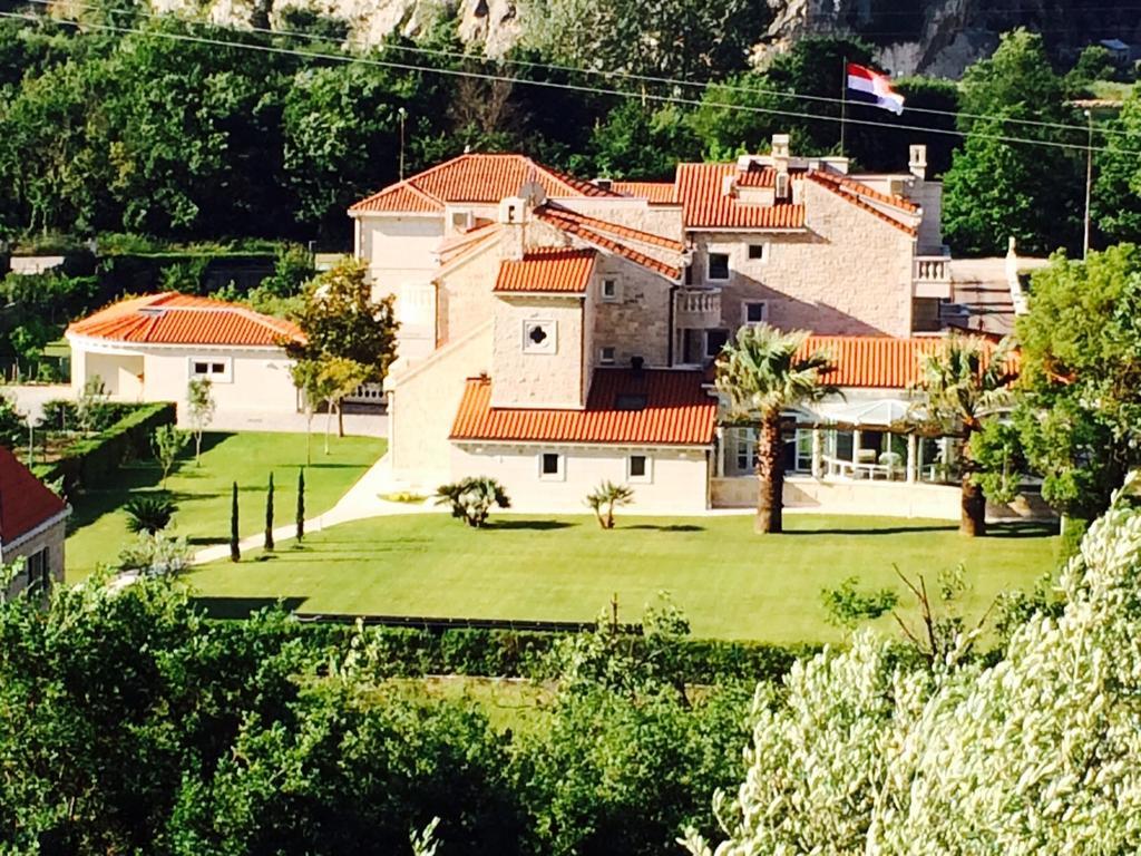 Apartments Anna Omiš Buitenkant foto