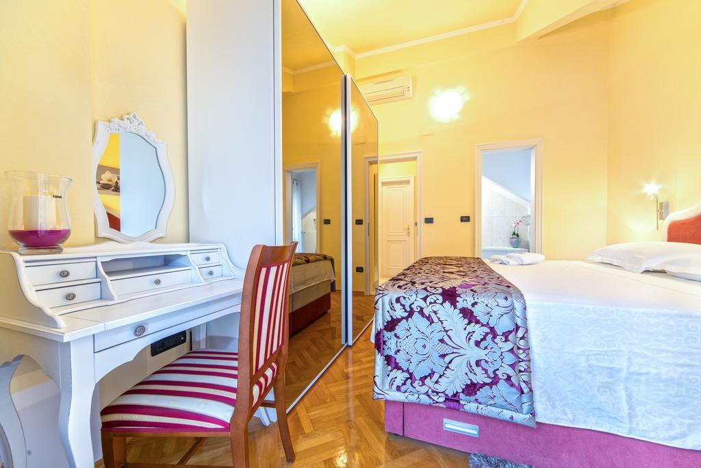 Apartments Anna Omiš Buitenkant foto