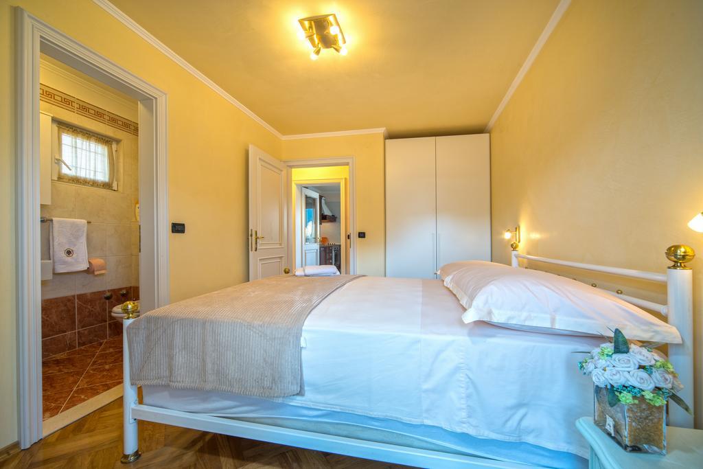 Apartments Anna Omiš Buitenkant foto