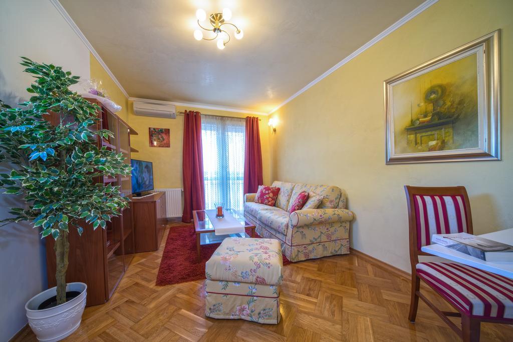 Apartments Anna Omiš Kamer foto