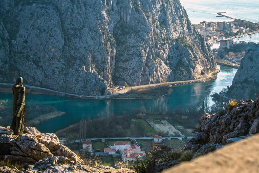 Apartments Anna Omiš Buitenkant foto